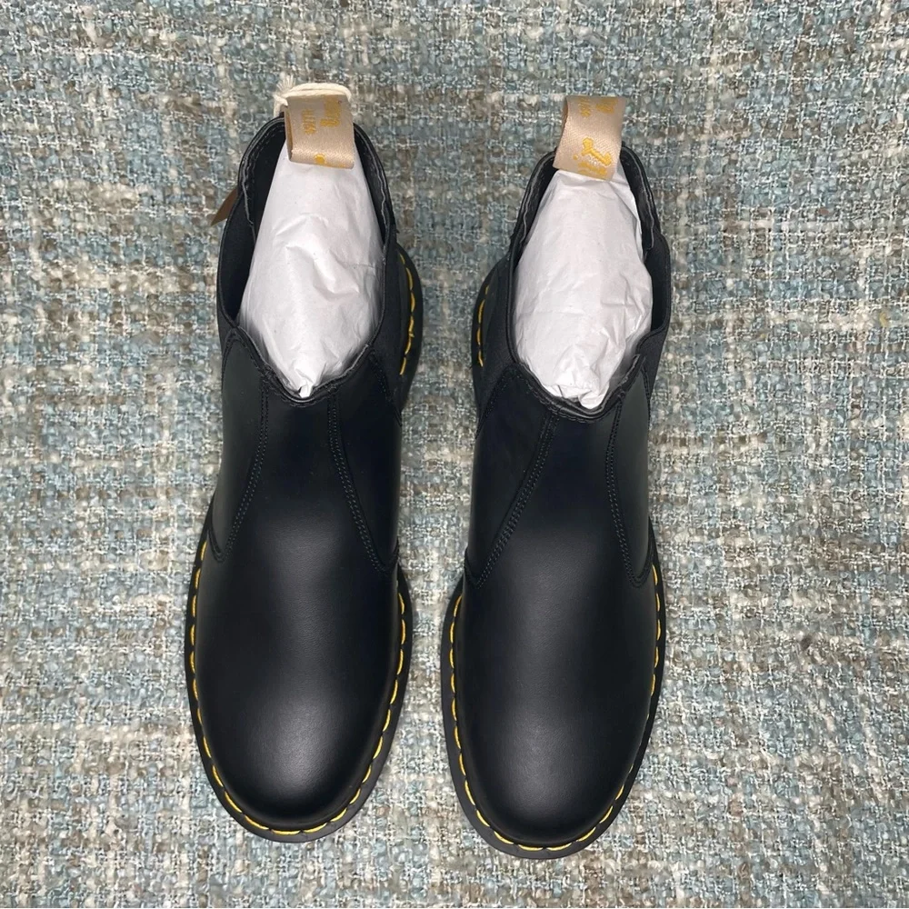 Dr. Martens Men's 2976 Vegan Chelsea Boot in Black Felix Rub Off - Picture 7 of 9